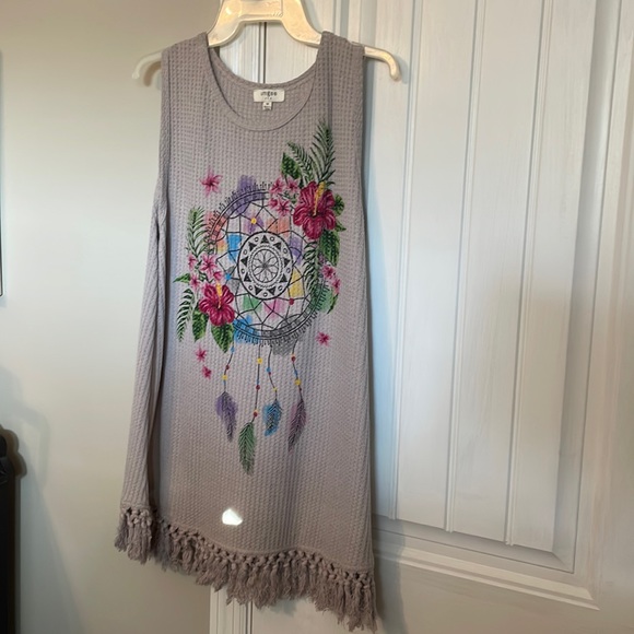 Umgee Tops - Ugmee MED dream catcher gray print tank gently used